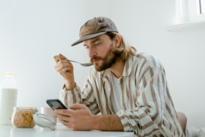Reverse Dieting: Hype Versus Evidence